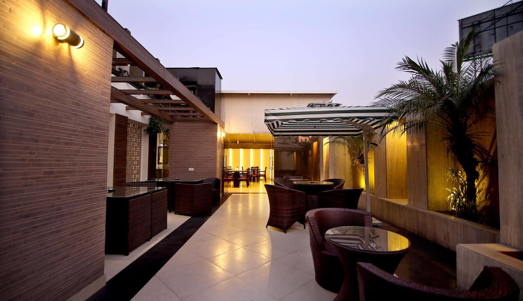 The Prime Balaji Deluxe At New Delhi Railway Station - Free Airport Pickup Hotel Exterior photo