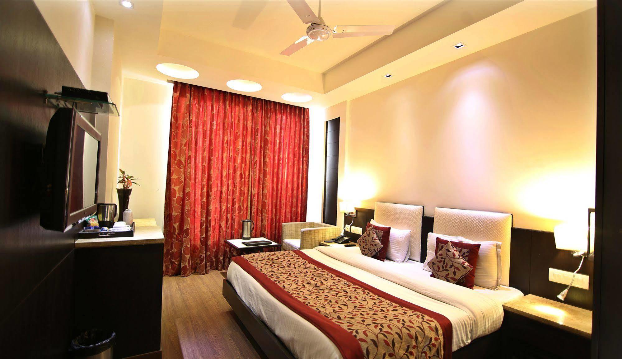 The Prime Balaji Deluxe At New Delhi Railway Station - Free Airport Pickup Hotel Exterior photo